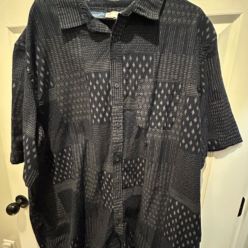 Old Navy Men's Dark Patterned Button Down Shirt